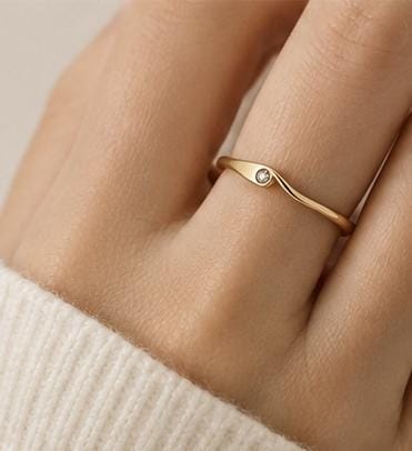 Lumiere Minimalist Ring - Image 4